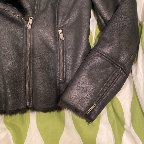 Banana Republic faux-shearling jacket - Picture 3 of 7